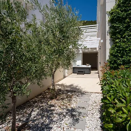 Azzurra 4*