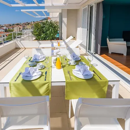 Azzurra Aparthotel