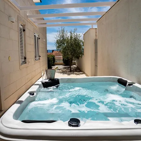 Azzurra Aparthotel Bol