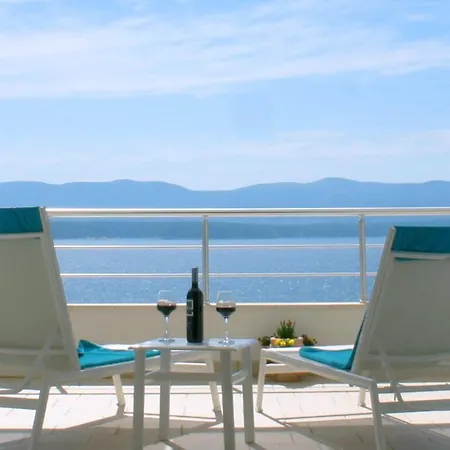 Azzurra 4*